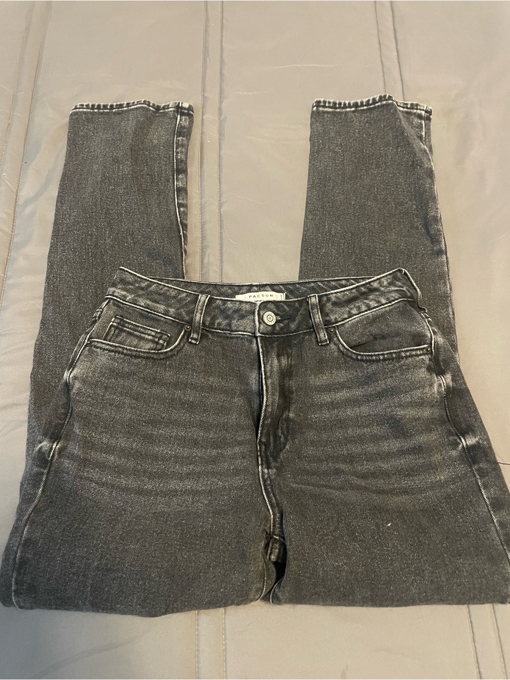 PacSun Women's Straight Leg Jeans in Washed Black